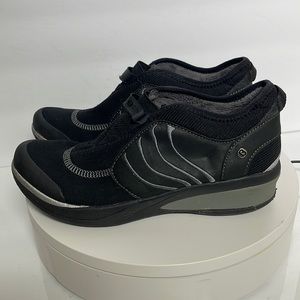 Bzees women’s shoes size 8 M see pictures please